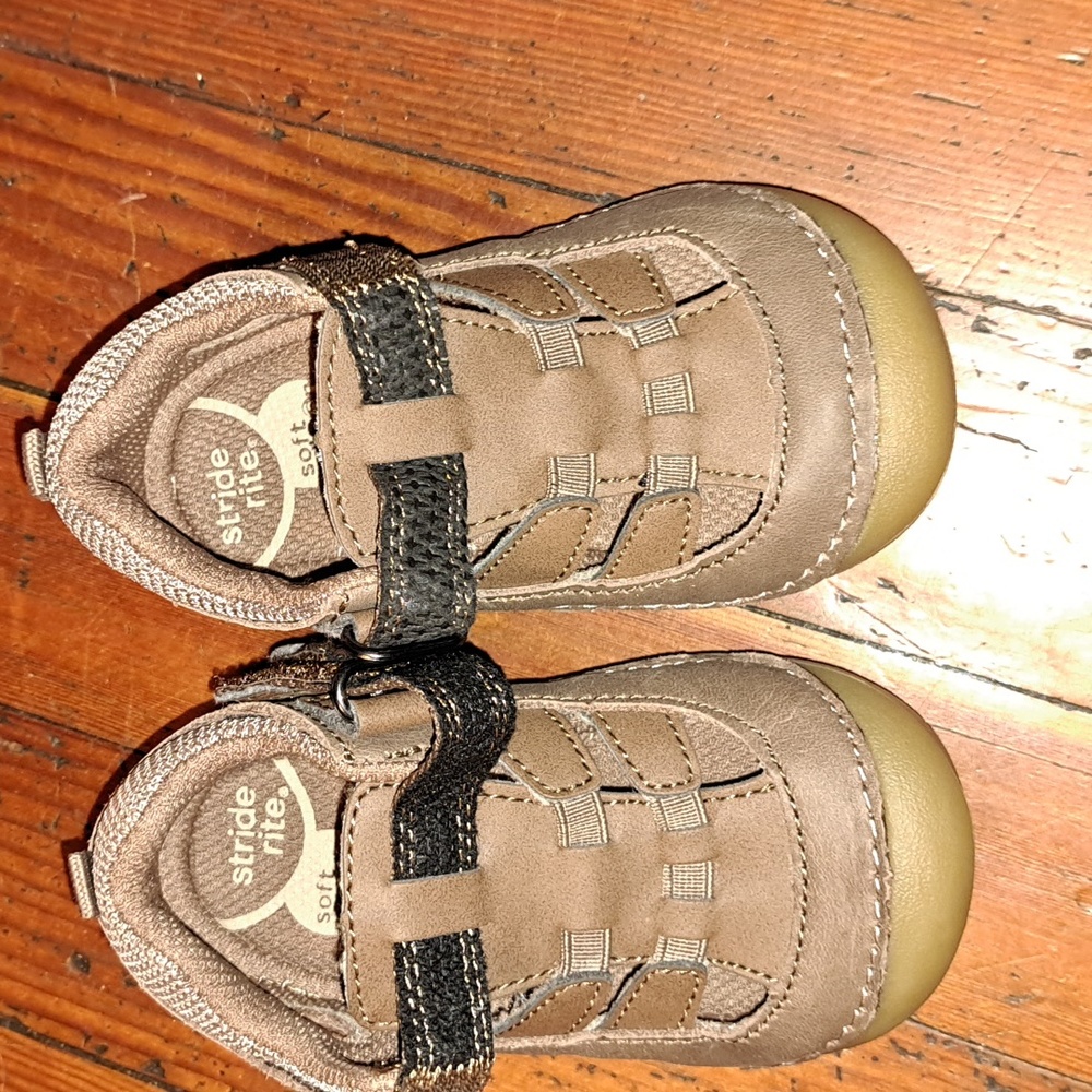 Stride Rite toddlers 5W leather moccasin like sandles with full foot coverage.